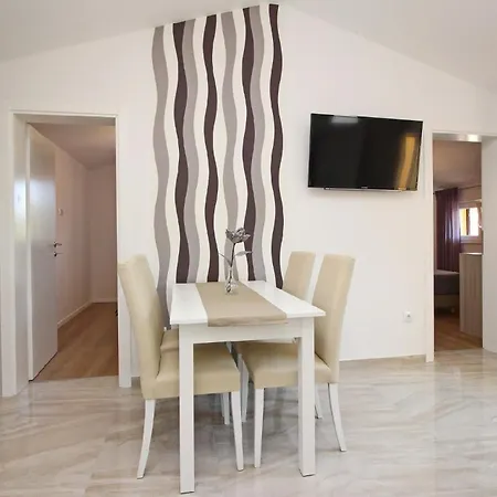 Apartment Charmantes In Mit Eigenem Balkon - B59567